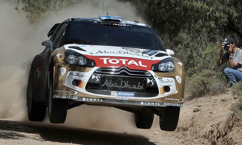 Dramatičan početak Acropolis Rallyja: Novikov u vodstvu, Ogier odustao na prvom brzincu