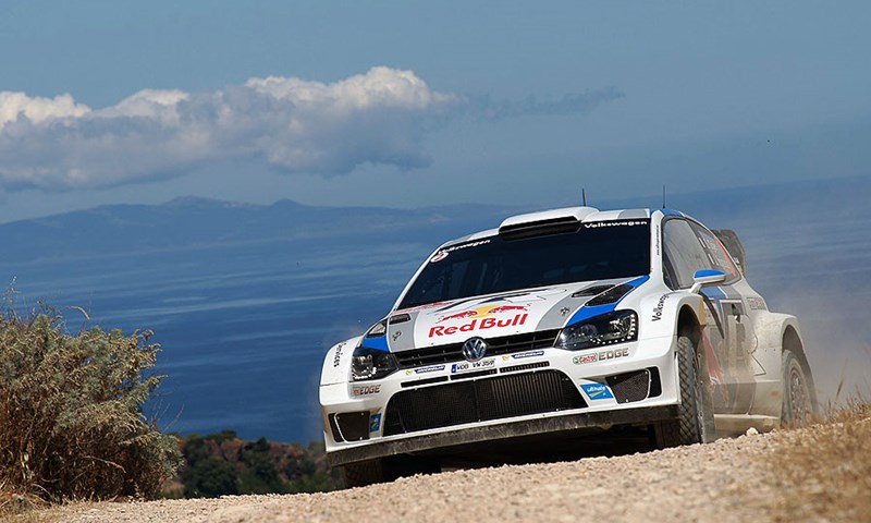 Ogier vodeći na pola puta
