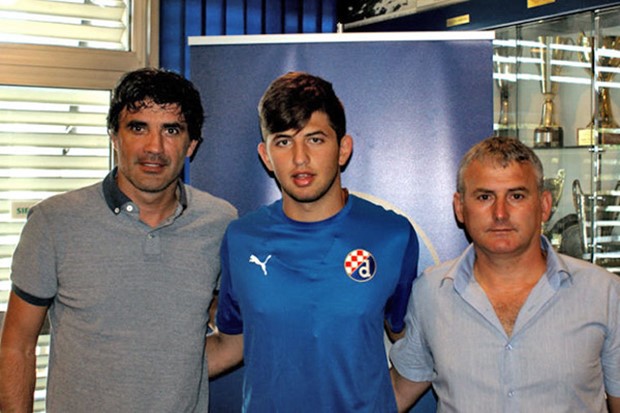 Kapetan Dinamovih juniora potpisao prvi profesionalni ugovor s klubom