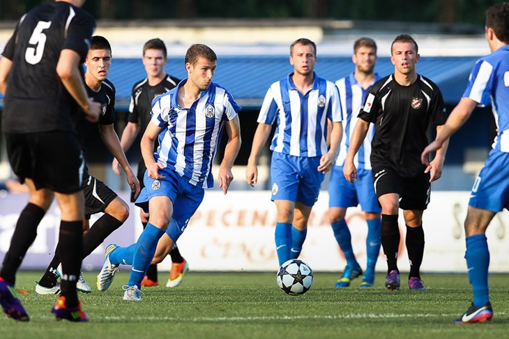 Video: U lijepoj nogometnoj atmosferi Lokomotiva rutinski do pobjede nad Dragovoljcima