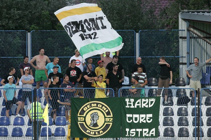 Video: Dragovoljci promašivali zicere, Puljani zabili preko Radonjića i stigli do prve pobjede