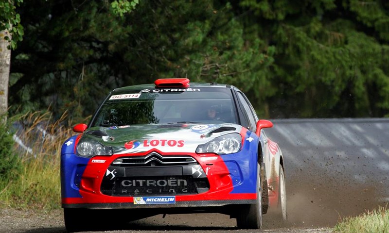 Ogier stigao Neuvillea i vodi prije zadnjeg dana Finske