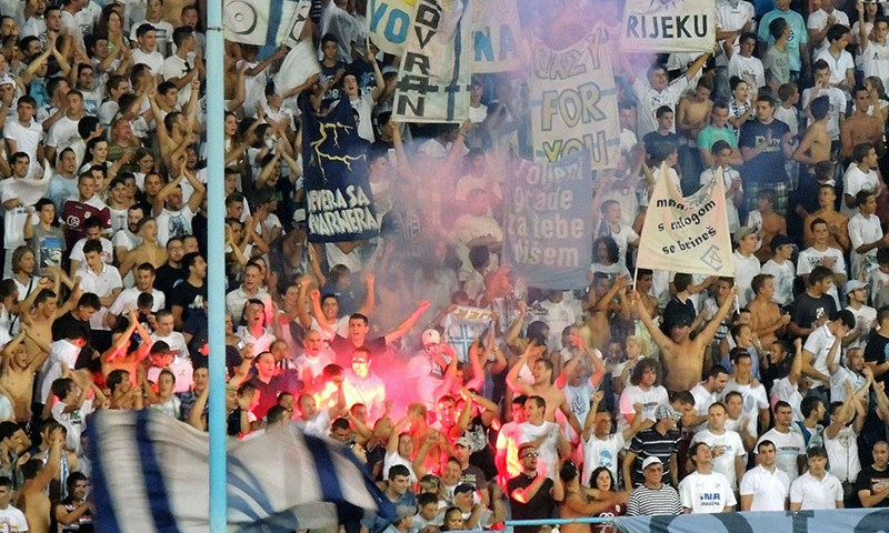 UEFA kaznila Rijeku s 40 tisuća eura zbog bengalki na utakmicama s Velšanima i Slovacima