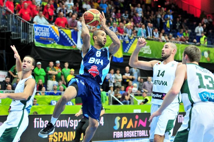 Srbija unatoč porazu ide dalje s četiri boda, Latvijci izbacili Makedonce, pirova pobjeda BiH