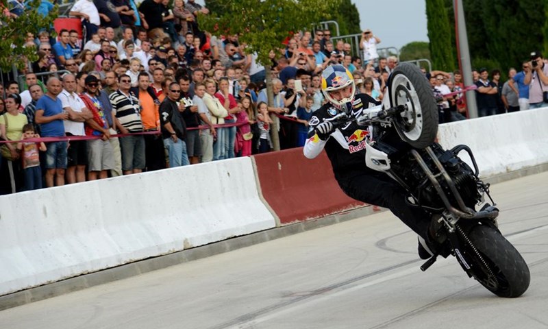 Vrhunske moto akrobacije u Poreču