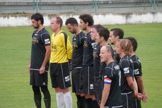 Makarani preuzeli vrh, prvi porazi vodećeg dvojca