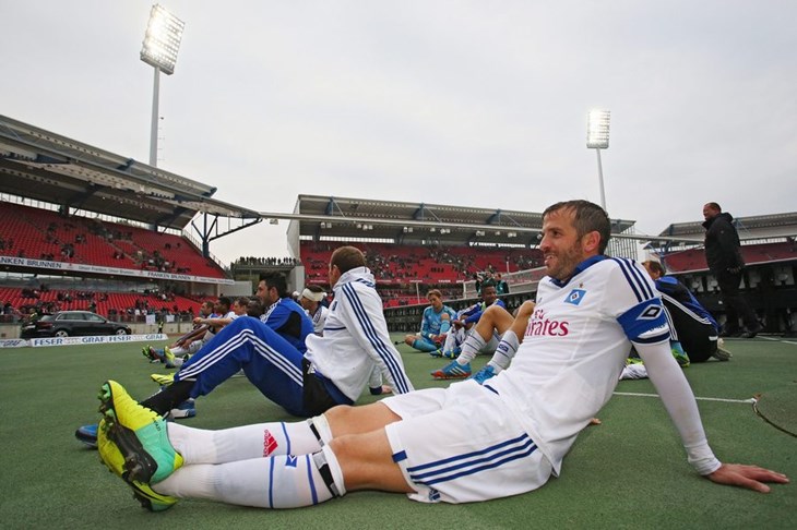 Video: HSV "petardom" kroz Nürnberg, Freiburg spasio bod protiv Eintrachta (F)