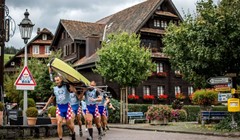 Svjetski prvaci iz četverca malo veslali, malo nosili čamac, i tako 30 km