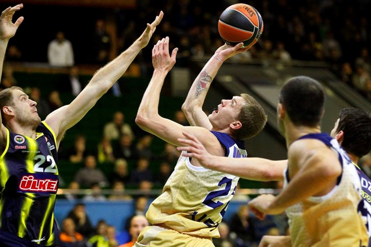 Žorić i McCalebb predvodili Fenerbahče u povećanju vodstva protiv Galatasaraya