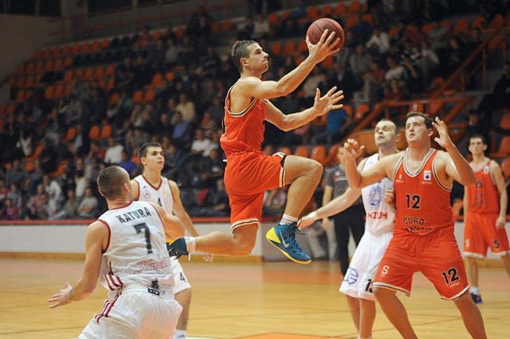 Peršić, Ross i Mrva predvodili Jolly do prve pobjede