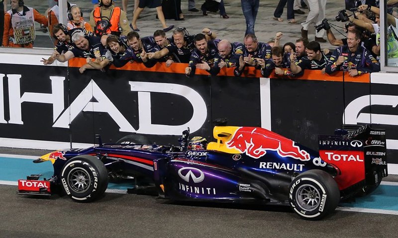 Vettelu uvjerljiva pobjeda i u Abu Dhabiju, Webber i Rosberg na postolju