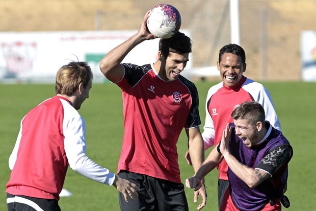 Emery: "Rakitić ne može sve sam, moraju mu drugi pomoći"