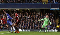 Video: Dvojbena odluka spasila Mourinha prvog domaćeg poraza, Liverpool razbio Fulham