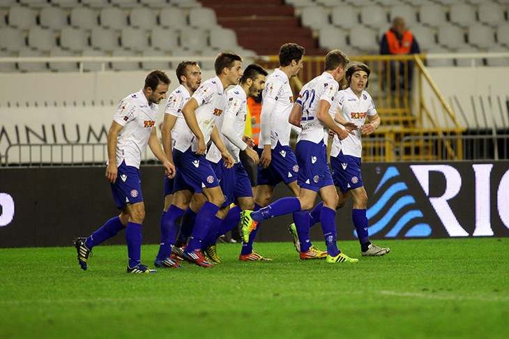 Golijada na Poljudu - Hajduk se pobjedom oprostio od svojih navijača nakon desetominutnog prekida