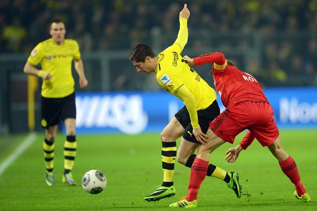 Video: Bayer u derbiju s dva isključenja srušio Borussiju u Dortmundu