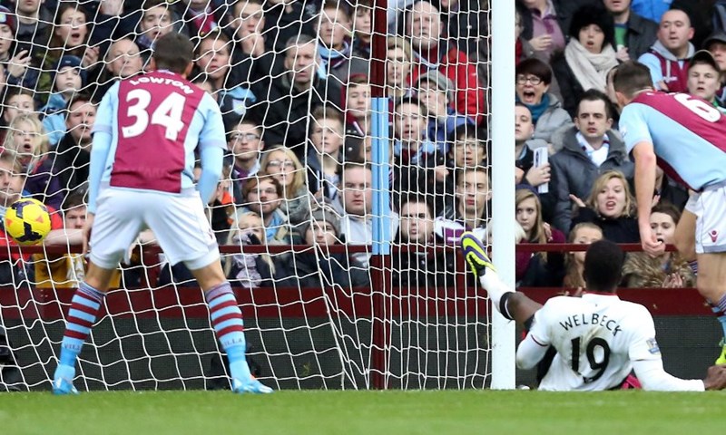 Video: Welbeckovim pogocima United sredio Aston Villu, bez pobjednika između Norwicha i Swanseaja