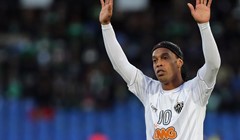 FANATIK: Ronaldinho u humanitarnoj utakmici podsjetio na svoj nevjerojatni talent