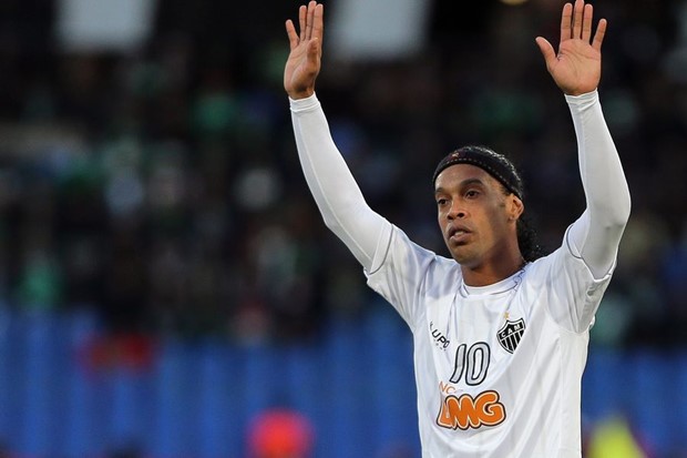 FANATIK: Ronaldinho u humanitarnoj utakmici podsjetio na svoj nevjerojatni talent