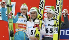 Postolje u Sapporu obojeno slovenskim bojama