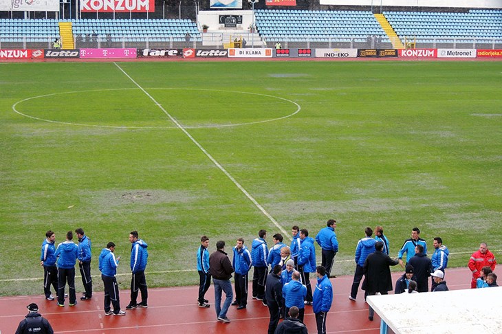 Video: Kiša natopila travnjak na Kantridi, susret definitivno odgođen