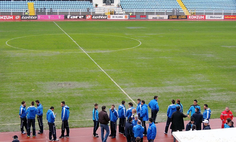 Video: Kiša natopila travnjak na Kantridi, susret definitivno odgođen