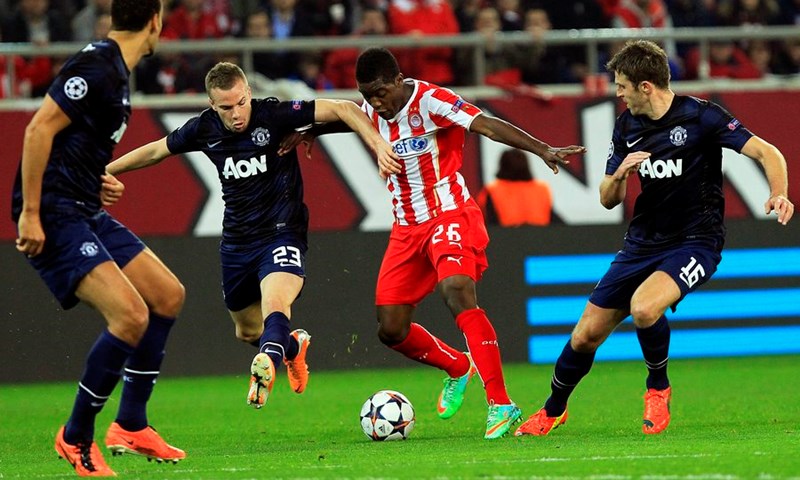 Video: Golovima Domingueza i Campbella Olympiakos u Pireju svladao Manchester United