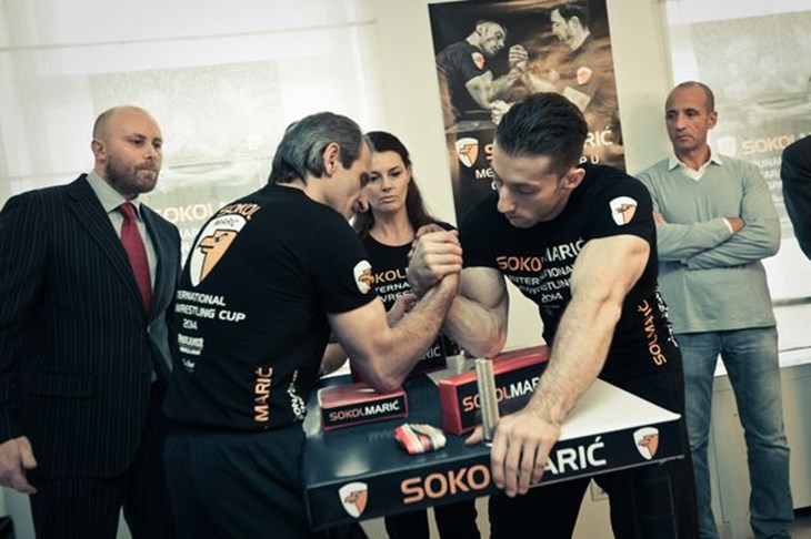Video: Prvi Sokol Marić međunarodni kup u obaranju ruke u nedjelju u Zagrebu