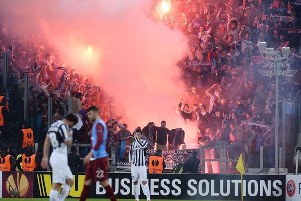 Trabzonsporu šest utakmica igranja pred praznim tribinama, kazna i za dva igrača Fenera
