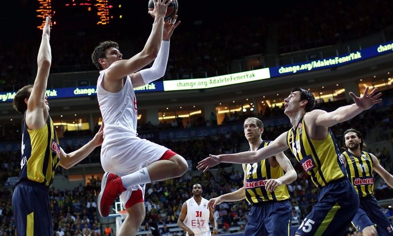 Nervozni Fenerbahče poražen protiv Armanija, Bogdanović najefikasniji