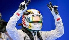 Lewis Hamilton do pole positiona, Sebastian Vettel odmah pokraj njega