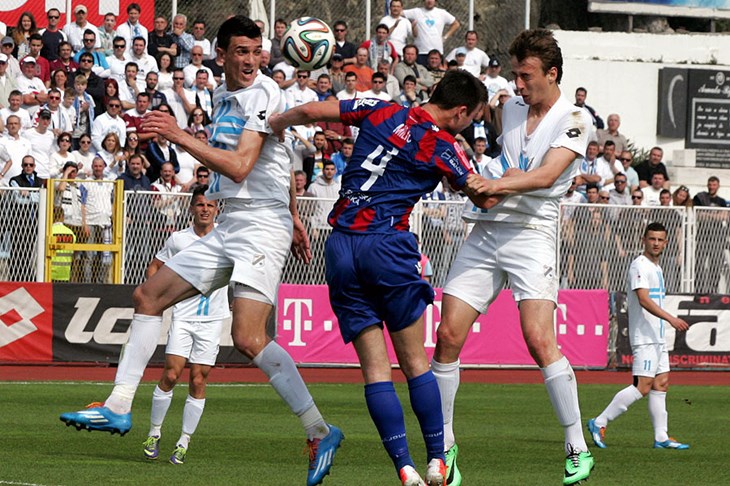 U 119. Jadranskom derbiju Rijeka deklasirala Hajduk