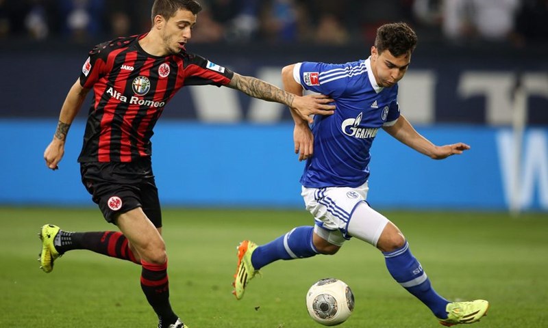 Video: Schalke u nastavku sredio frankfurtski Eintracht, sjajan pogodak Farfana iz slobodnjaka