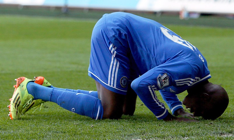 Video: Demba Ba ponovno spasitelj Chelseaja, Londončani i dalje korak iza Liverpoola