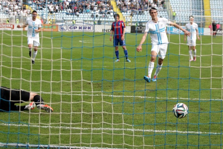 Rijeka bez problema do bodova, Dragovoljac na rubu ispadanja