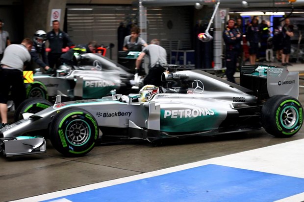 Mercedes i Red Bull zauzeli prva četiri mjesta u kišnim uvjetima