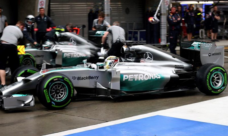 Mercedes i Red Bull zauzeli prva četiri mjesta u kišnim uvjetima