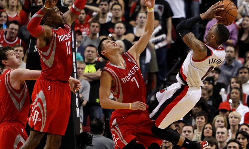 Video: Damian Lillard bacio u očaj Rocketse i odveo Blazerse u polufinale Zapada