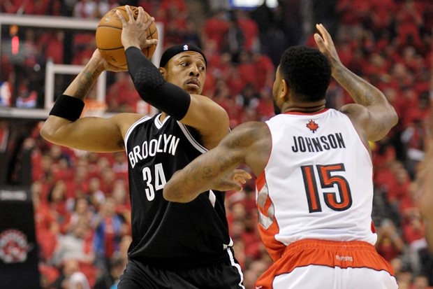 Video: Pierceova blokada odvela Netse u drugi krug, Spursi razbili Maverickse