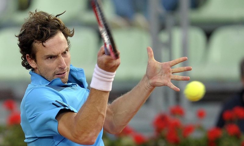 Gulbis i dalje savršen u finalima, u Nici svladan Delbonis