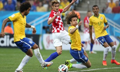 VIDEO: Jelavić izborio isključenje i kazneni udarac te zabio za bod na startu sezone
