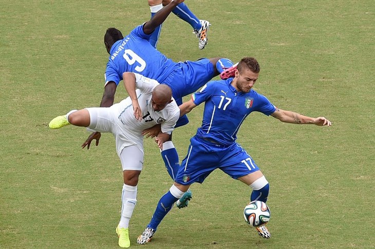 Video: Godin donio slavlje Urugvaju, Italija se oprašta od Brazila, Suarez ugrizao Chiellinija!