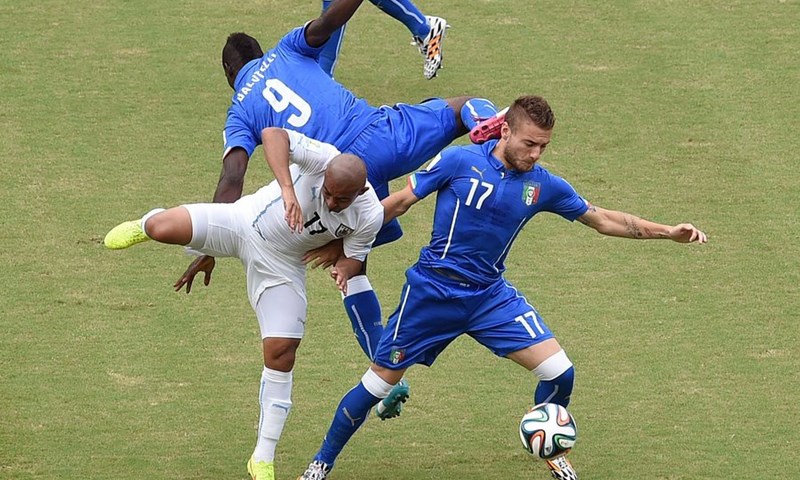 Video: Godin donio slavlje Urugvaju, Italija se oprašta od Brazila, Suarez ugrizao Chiellinija!