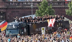 Foto: Tisuće navijača dočekale Njemačku u Berlinu