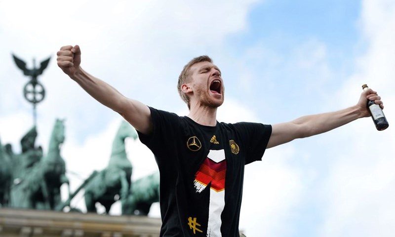 Još jedan odlazak iz reprezentacije, Per Mertesacker se koncentrira na klupsku karijeru