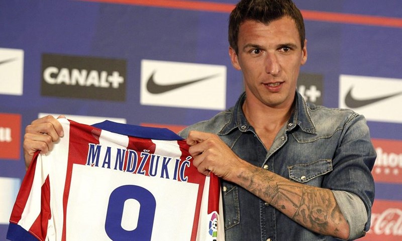 Mandžukić pred osam tisuća navijača predstavio svoju "devetku"