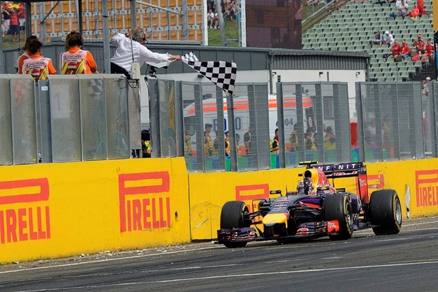Ricciardo slavio u dramatičnoj utrci u Azerbajdžanu, Bottas u zadnjim metrima do drugog mjesta