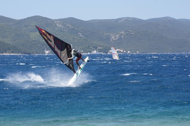 20 najboljih windsurfera svijeta stiglo u Bol