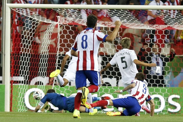 Video: Mario Mandžukić donio trofej Atleticu i zaslužio ovacije Vicente Calderona!