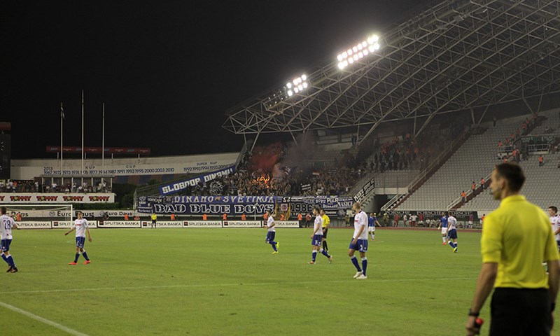 Hajduk i Dinamo novčano kažnjeni zbog pirotehnike u derbiju