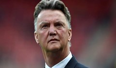 Trava, stabla i kamere: Van Gaal dogovorio i reflektore za trening